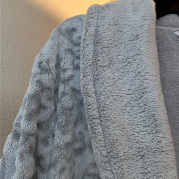 Charter Club Robe. - Picture 3 of 13